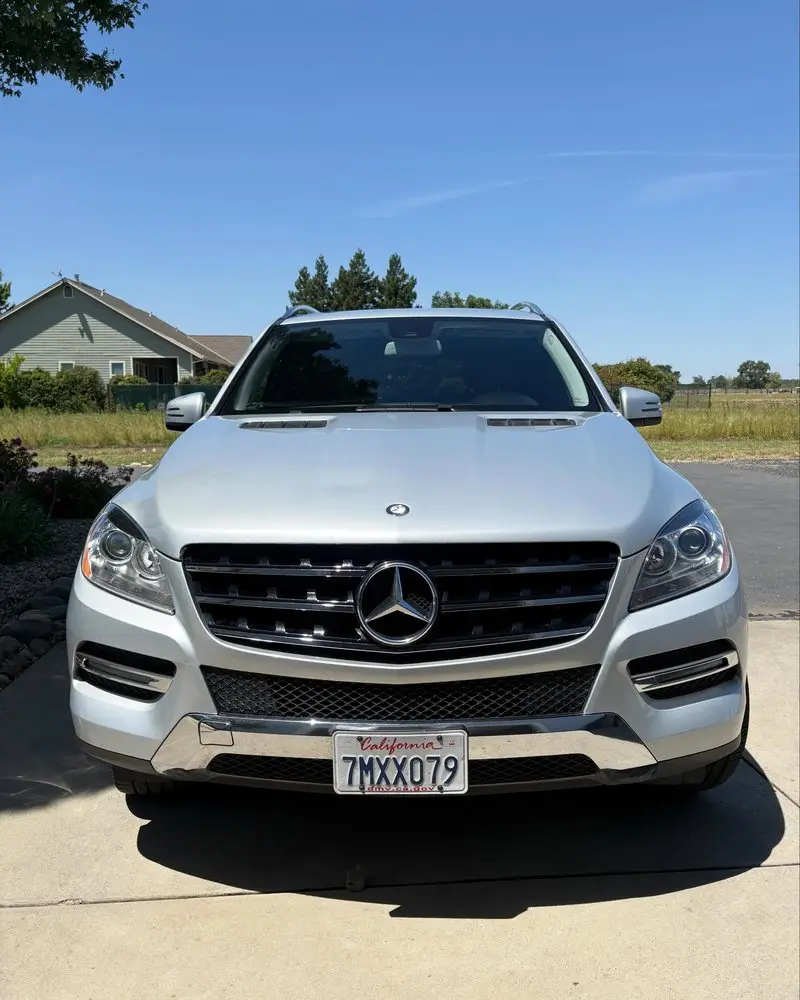 Silver Mercedes ML, front view, after an exterior detail